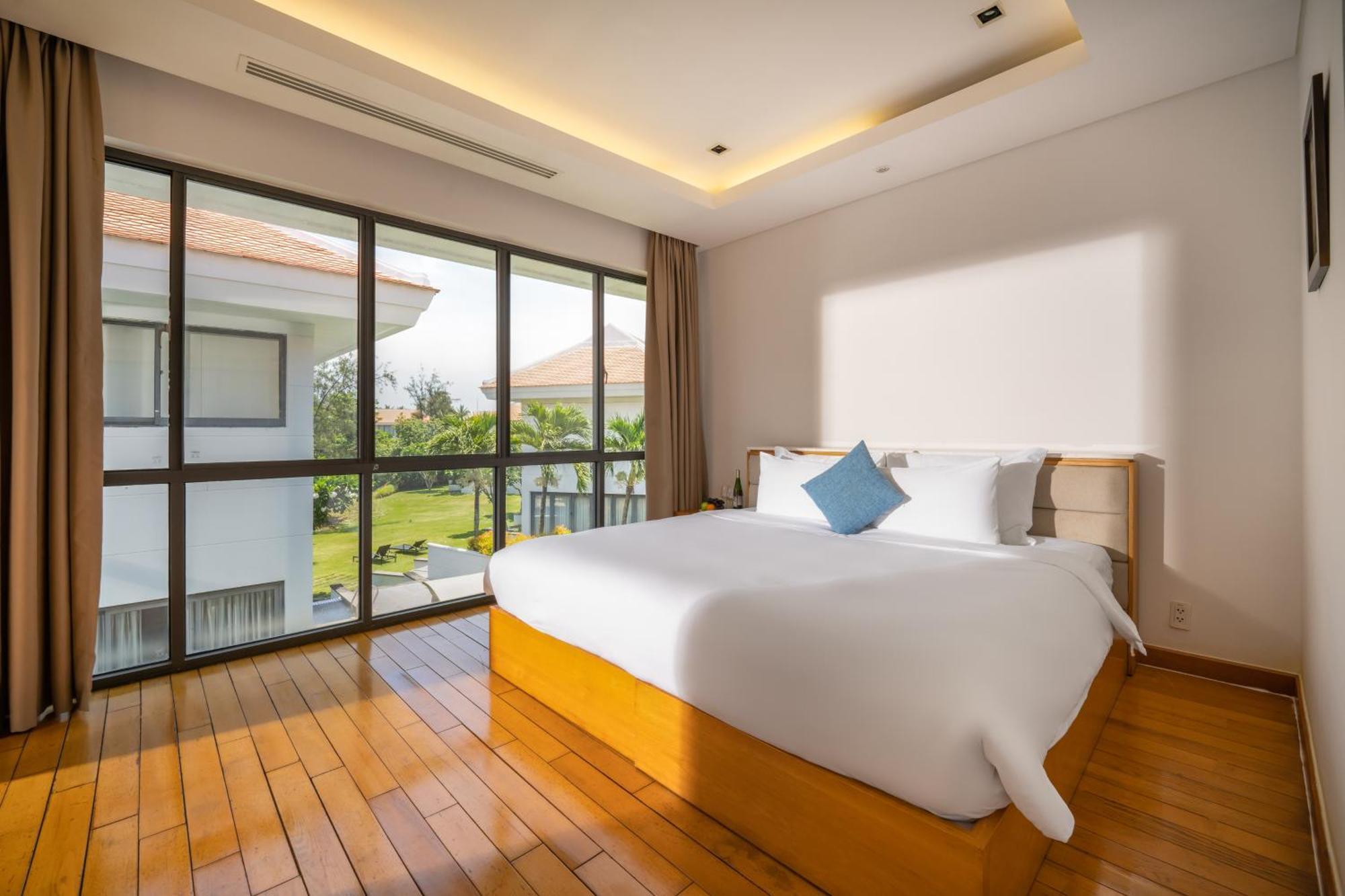 Deluxe Beach Villas By Danatrip Da Nang Room photo