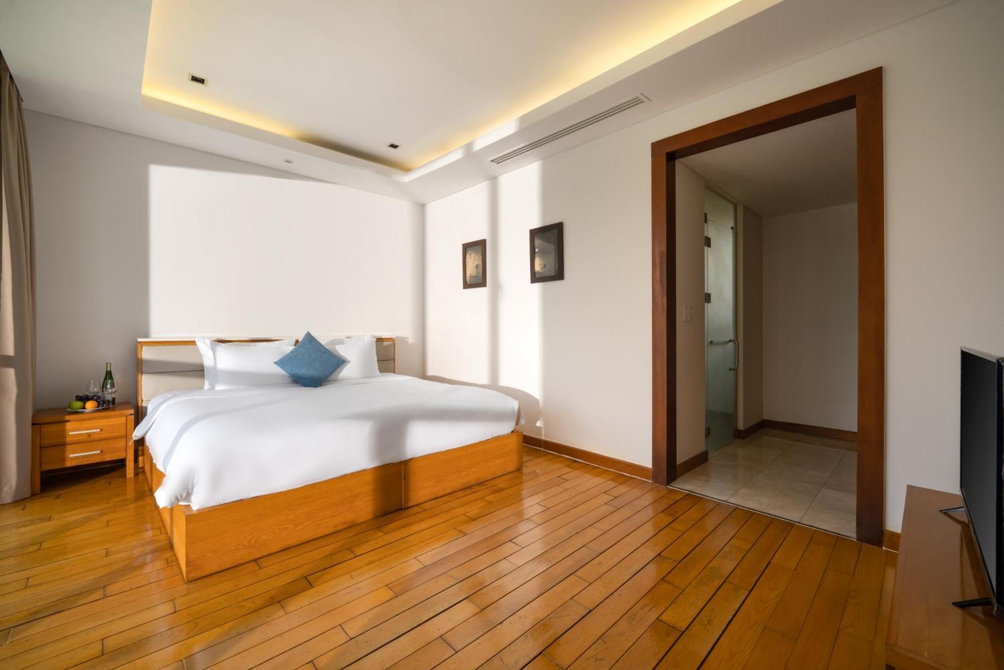 Deluxe Beach Villas By Danatrip Da Nang Room photo